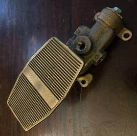M08544688 Parker 1/2 Inch 4-way 2pos Spring Return Foot Pedal Actuated Manual Valve