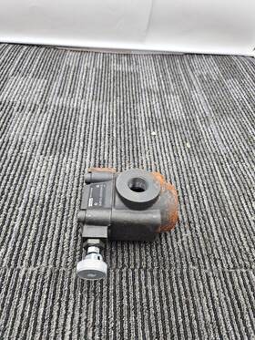 R4rpixx-00312b1npt10 Parker R4r06-5a312b110 Pressure Relief Valve - Used Rusty
