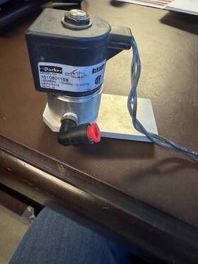 751080115b Parker Schrader Bellows Cyclone Solenoid Valve 110/120vac Coil 2-way Nc 1/8 Inch Npt