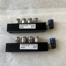 M32-4 Pneumadyne Inc Manifold Blk Alum 4outlets Lot Of 2
