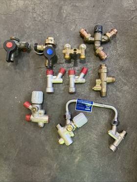 Amx1c1-us-1lf Resideo Braukmann Amx Series Thermostatic Mixing Valve Manual Brass 3/4 Inch Sweat
