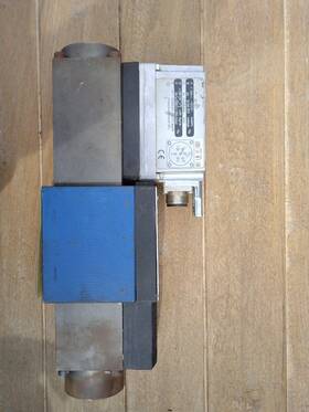 0811404773 Rexroth Bosch Hydraulic Proportional Directional Control - Lot #1