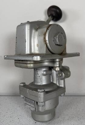 P50494-1 Rexroth H-2-fx Control Air Lever Operated Valve 200psi Mnr Untested