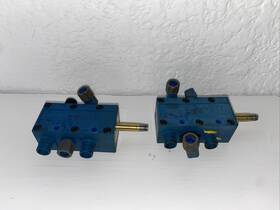 Pw67697-5 Rexroth Lot Of 2 Pneumatic Valve 150psi