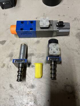 R900909973 Rexroth R900220856 Hydraulic Vale Solenoid Lot