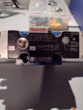 R978018869 Rexroth Solenoid Directional. Valve Used 5100 Psi