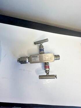 C306101125-0000 Rosemount In Line Pressure Transmitter Manifold Block And Bleed