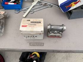 31509-9000 Schrader Bellows 315099000 4 Way Dbl Pilot Bleed Valve