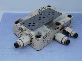 T139432 Shibaura Uv25b-2 Hydraulic Manifold