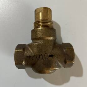 599-02010 Siemens 25902010 Globe Valve 1/2 Inch 10-15 Psi Gently Used