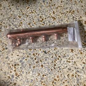 Sioux Chief 739236480323 672x0490 3/4 Inch Inlet Closed 4-port 1/2 Branch Pex Plumbing Manifold