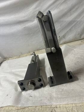 Cdq2b32-75dcmz Smc Pair Of Pneumatic Cylinders On Steel Base. Cdq2b 32 75dcmz