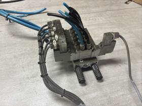 Sy5220-5dz-c6 Smc Pneumatic Air Manifold - 6 Solenoid Bank