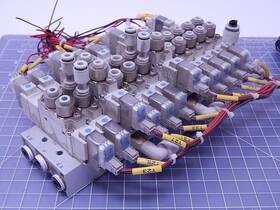 Sy5320-5l0z-c4 Smc Lot Of 12 Pneumatic Valves With Manifold T106570