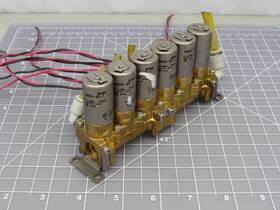 Vdw23-5g-1 Smc Lot Of 6 Solenoid Valves On Manifold T158181