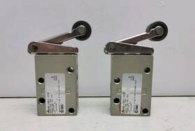 Vm430-n01-018 Smc 2 Pack Mechanical Valve With Roller Actuator 150 Psi Max Used