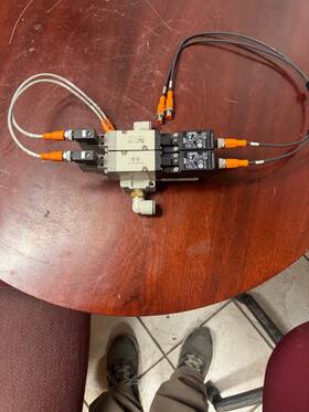 Vp544-50z1-03n-m-x538 Smc Valve With Omron Switch D4n-9b31 And Cables