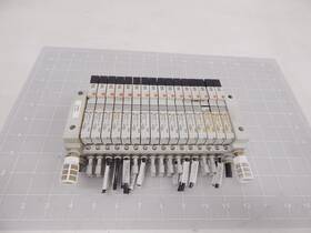 Vq1101n-5-q Smc Lot Of 16 Vq1-lgg001 Solenoid Valves With Manifold Unit T92234