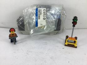 Vq7-6-fg-d-1zr Smc Vqf-6-fg-d-1zr - Solenoid Valve With Mount Hardware New Old Stock