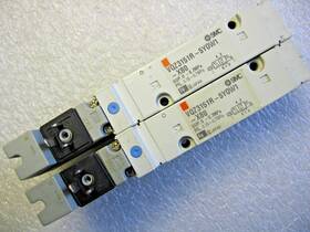 Vqz3151r-5yow1-x80 Smc Qty. 2 Base-mount Solenoid Pneumatic / Air Valves 24vdc