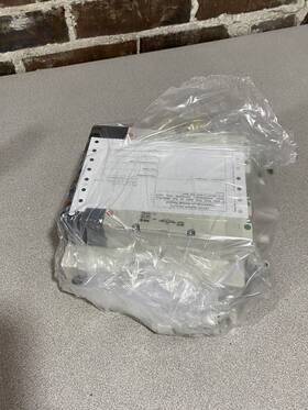 Vv5q41-05-dam01160 Smc New - Valve With 3x Vq4301-5 Vq4201-5 Vq4401-51 Acc