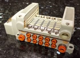 Vv5qc11-05n3fd0-s Smc Plug-in Manifold Assembly