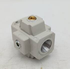 Y24-n01-a Smc Cross Spacer For Ac20-a Series Frl 1/8 Inch Npt Port Used