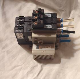 Zse1-00-55c Smc Air-operated Valve Manifold Assembly Kzm-ba-s1t Zzm-sa