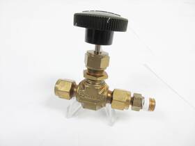 B-1ks4 Swagelok Brass Integral Bonnet Needle Valve 0.37 Cv 1/4 Inch Pctfe Stem Tip