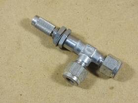 B-4ma Swagelok Nupro/swagelok Medium Flow Angle Pattern Metering Valve 1/4 Inch - Used
