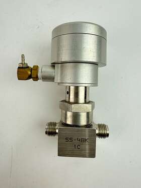 Ss-4bk-1c Swagelok Nupro Ss Bellows- Sealed Valve 1/4 Inch Used