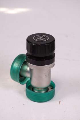 L6591-301 Varian Hand Operated 90 Degree Valve Appears New Old Stock