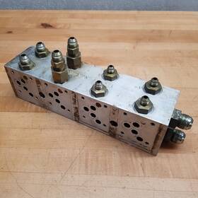 Vm05-p-4-3-3 Vector Engineering Manifold Block 13 1/4 Inch X 3 1/2 - Used