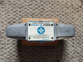 Dg4s4lw018c50 Vickers 578787 Directional Valve