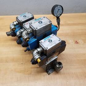 879135-dg4s4w012c-b60 Vickers Hydraulic Directional Control Valve Assembly