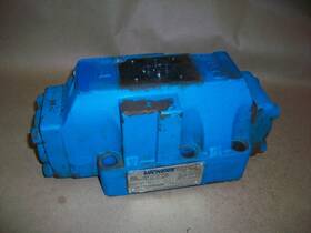 D65s-86ctm-wb20 Vickers Directional Control Valve Used