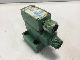 Dg4v-3-7a-m-w-b-40 Vickers Valve Used #135643