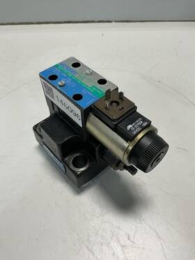 Dg4v-3s-56bl-m-u-hl7-60-en490 Vickers Valve Used #146096