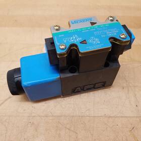 Dg4v-3s-6a-m-ftwl-b5-60 Vickers 02101731 Directional Control Valve - Used