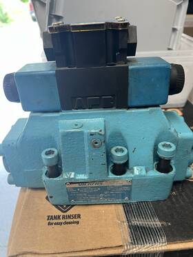 Dg5s-8-8c-e-vm-fpa5wl-b5-30 Vickers Dg5s-8-8c-s-vmftwl-b5-30 Directional Control Valve