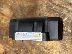 Dg5s4-042c-m-u-b6-70 Vickers Hydraulic Valve Used Free Ship