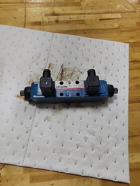 Kdg4v-3-33c30x-m-u-h7-60 Vickers Eaton Control Valve Used