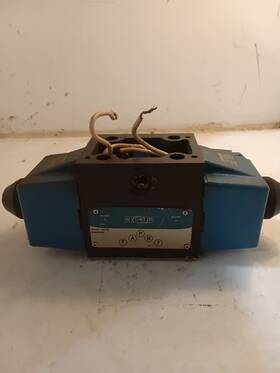 Pbdg4s4l-012n-b-60 Vickers Eaton Directional Valve Missing Top Plate Sw52