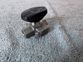Ss-33vf4 Whitey Swagelok / Type Cf8m Ball Valve Lightly Used