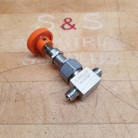Ss-3ntrs4-0gp Whitey Needle Valve 1/2 Inch Tube Fitting - Used