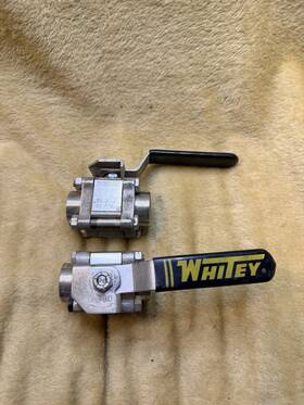 Ss-63f8-d Whitey 3/4 Inch Stainless Threaded Ball Valve Lot Of 2 Used