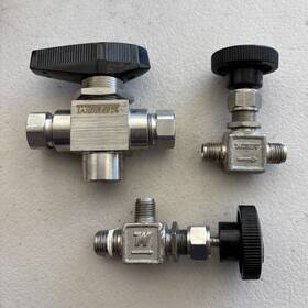 Ss-83xkf4 Whitey Qty 3 Stainless Steel Valve Lot. Estate Sale Find. Priced To Sell