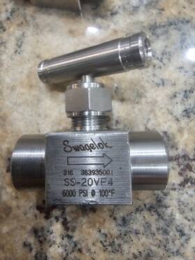Ss-20vf4 Whitey Swagelok Ss-26vf6 Needle Valve 6000 Psi 3/8 In Npt Stainless Steel