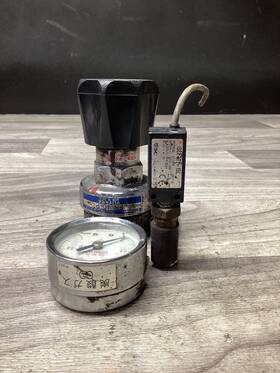 Fr-10-p Yutaka Crown Gas Regulator With Gauge #117n32