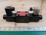 Moog WE43P06C06PC0BN/P20 Hydraulic Valve HPN676775. Fixed Price $46.50.